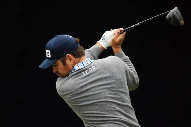 Louis Oosthuizen of South Africa plays his shot from the seventh tee during the first round of the 2021 U.S. Open at Torrey Pines Golf Course on June...