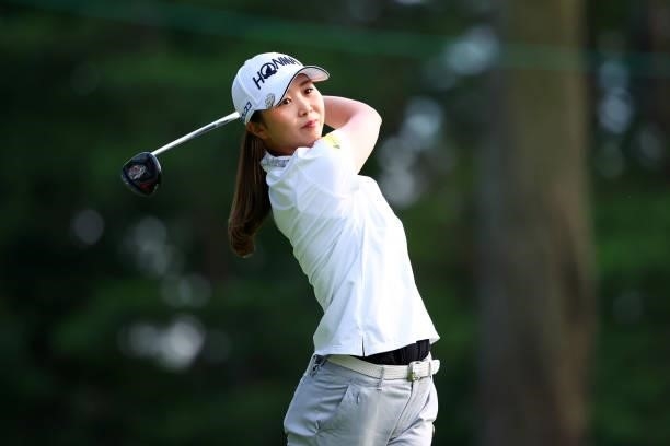 Shina Kanazawa of Japan hits her tee shot on the 18th hole during the first round of Nichirei Ladies at Sodegaura Country Club Shinsode Course on...