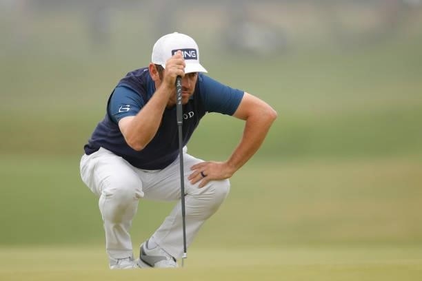 Louis Oosthuizen of South Africa lines up a putt on the ninth hole during the first round of the 2021 U.S. Open at Torrey Pines Golf Course on June...