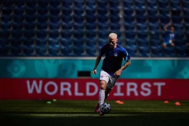 Ondrej Duda of Slovakia warms up ahead of the UEFA Euro 2020 Championship Group E match between Sweden and Slovakia at Saint Petersburg Stadium on...