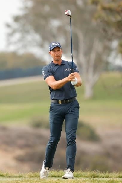 Henrik Stenson of Sweden plays his shot from the fifth tee during the second round of the 2021 U.S. Open at Torrey Pines Golf Course on June 18, 2021...