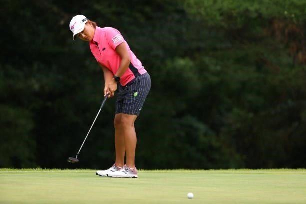 Mao Nozawa of Japan attempts a putt on the 13th green during the second round of Nichirei Ladies at Sodegaura Country Club Shinsode Course on June...