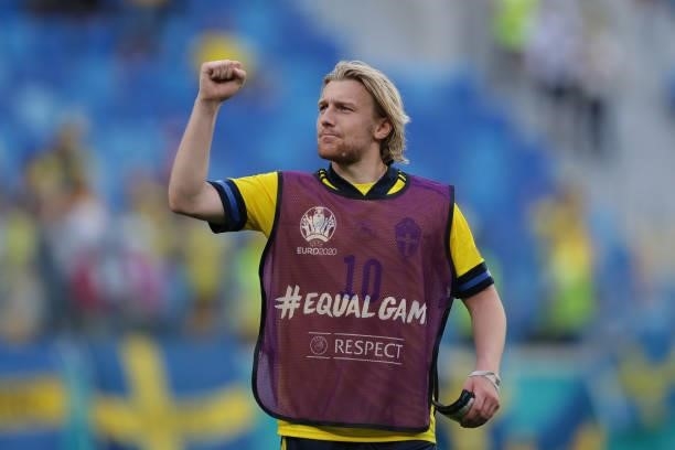 Emil Forsberg of Sweden acknowledges the audience after winning the UEFA Euro 2020 Championship Group E match between Sweden and Slovakia at Saint...