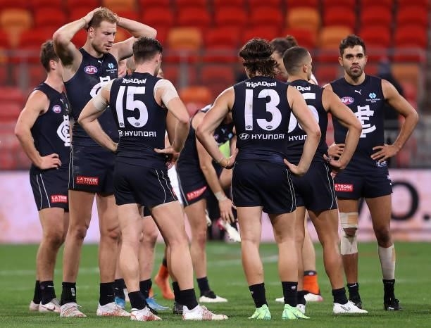 The Blues look dejected after losing the round 14 AFL match between the Greater Western Sydney Giants and the Carlton Blues at GIANTS Stadium on June...
