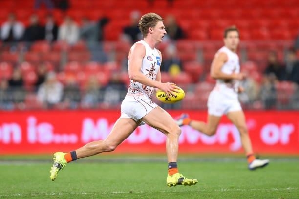 Lachie Whitfield of the Giants in action during the round 14 AFL match between the Greater Western Sydney Giants and the Carlton Blues at GIANTS...
