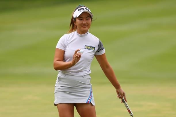 Su Oh of Australia waves to fans after par on the third green during round three of the Meijer LPGA Classic for Simply Give at Blythefield Country...