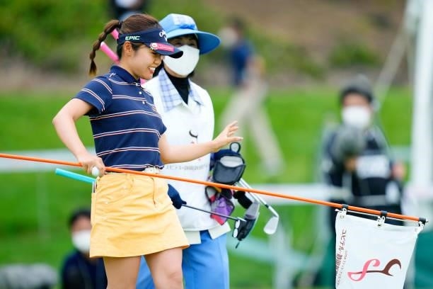 Mayu Hirota of Japan celebrates holing out with the birdie on the 18th green during the final round of the Yupiteru Shizuoka Shimbun SBS Ladies at...