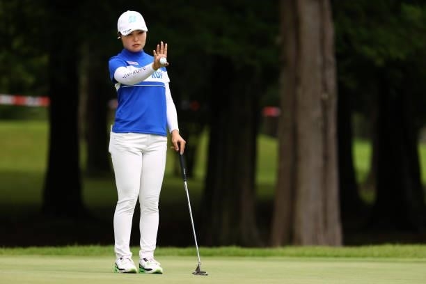 Sayaka Takahashi of Japan lines up a putt on the 18th green during the final round of Nichirei Ladies at Sodegaura Country Club Shinsode Course on...