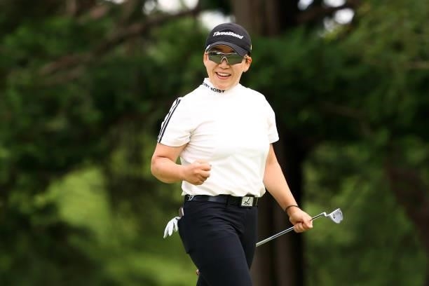 Jiyai Shin of South Korea celebrates after the par on the 17th green during the final round of Nichirei Ladies at Sodegaura Country Club Shinsode...