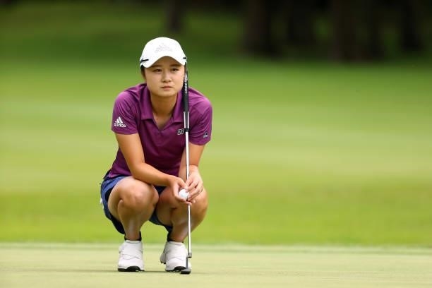 Haruka Morita of Japan lines up a putt on the 18th green during the final round of Nichirei Ladies at Sodegaura Country Club Shinsode Course on June...