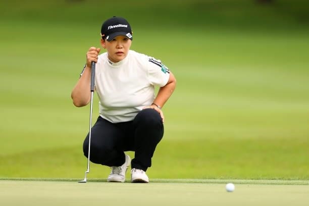 Jiyai Shin of South Korea lines up a putt on the 18th green at the playoff first hole during the final round of Nichirei Ladies at Sodegaura Country...