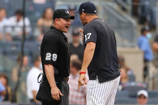 Manager Aaron Boone of the New York Yankees argues after being ejected by home plate umpire Sean Barber during ninth inning of a game at Yankee...