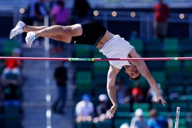 Deakin Volz competes in Men's Pole Vault Qualifying on day 2 of the 2020 U.S. Olympic Track & Field Team Trials at Hayward Field on June 19, 2021 in...