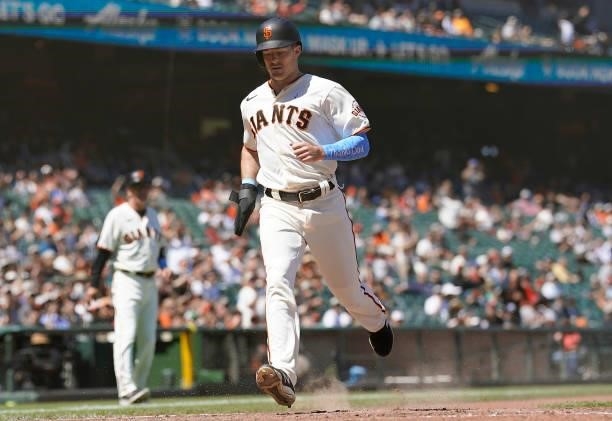 Mike Yastrzemski of the San Francisco Giants scores on a wild pitch wearing a sleeve that read "Thanks Dad