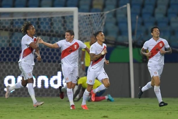 André Carrillo, Aldo Corzo, Yoshimar Yotún and Gianluca Lapadula of Peru celebrate after the first goal of his team scored by teammate Sergio Peña...