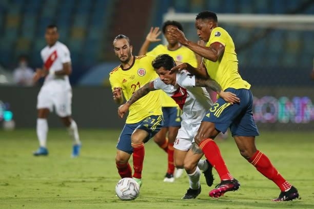 Gianluca Lapadula of Peru competes for the ball with Sebastian Perez and Yerry Mina of Colombia during a group b match between Colombia and Peru as...