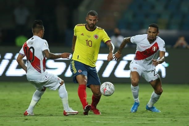Edwin Cardona of Colombia competes for the ball with Christian Cueva and Alexander Callens of Peru during a group b match between Colombia and Peru...