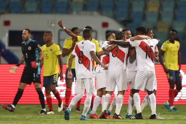 Sergio Peña and Christian Ramos of Peru celebrate with teammates after their second goal scored by an own goal of Yerry Mina of Colombia during a...