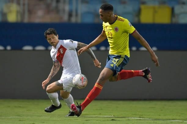 Gianluca Lapadula of Peru competes for the ball with Yerry Mina of Colombia during a group B match between Colombia and Peru as part of Copa America...