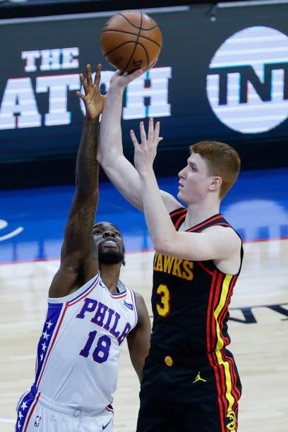 Kevin Huerter of the Atlanta Hawks shoots over Shake Milton of the Philadelphia 76ers during the fourth quarter during Game Seven of the Eastern...