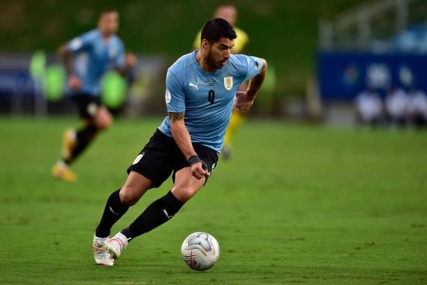 Luis Suarez of Uruguay controls the ball during a group A match between Uruguay and Chile as part of Conmebol Copa America Brazil 2021 at Arena...