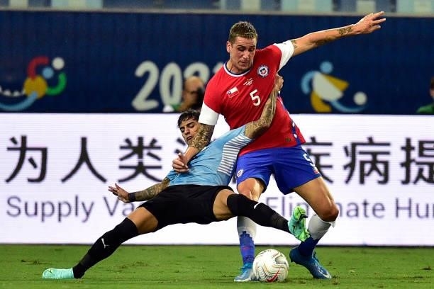 Facundo Torres of Uruguay competes for the ball with Enzo Roco of Chile during a group A match between Uruguay and Chile as part of Conmebol Copa...