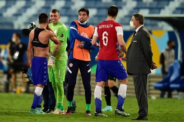 Fernando Muslera goalkeeper of Uruguay talks with players of Chile after a group A match between Uruguay and Chile as part of Conmebol Copa America...