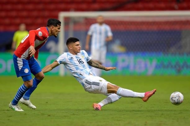 Gustavo Gomez of Paraguay competes for the ball with Joaquín Correa of Argentina during a group A match between Argentina and Paraguay as part of...