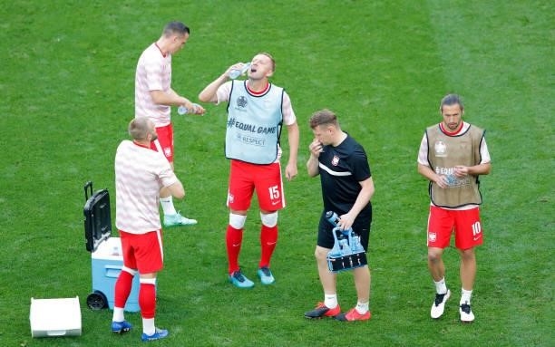 Kamil Glik and Grzegorz Krychowiak of Poland take a drink during the warm up prior to the UEFA Euro 2020 Championship Group E match between Sweden...