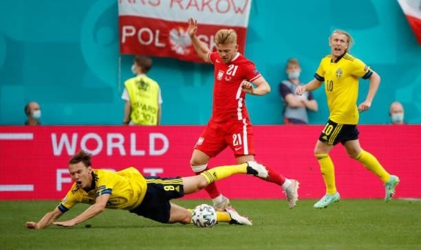 Albin Ekdal of Sweden is challenged by Kamil Jozwiak of Poland during the UEFA Euro 2020 Championship Group E match between Sweden and Poland at...