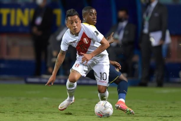 Christian Cueva of Peru controls the ball during a Group B match between Ecuador and Peru as part of Copa America Brazil 2021 at Estadio Olimpico on...