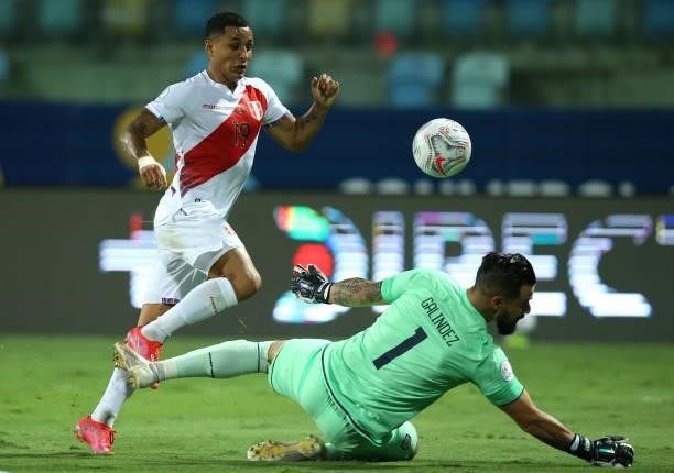 Yoshimar Yotún of Peru kicks the ball against Hernan Galindez of Ecuador during a Group B match between Ecuador and Peru as part of Copa America...