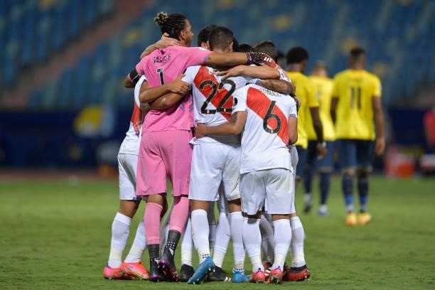 Pedro Gallese goalkeeper of Peru and teammates huddle after a Group B match between Ecuador and Peru as part of Copa America Brazil 2021 at Estadio...