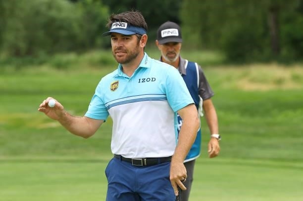Louis Oosthuizen of South Africa acknowledges the crowd on the fifth green during the first round of The BMW International Open at Golfclub Munchen...