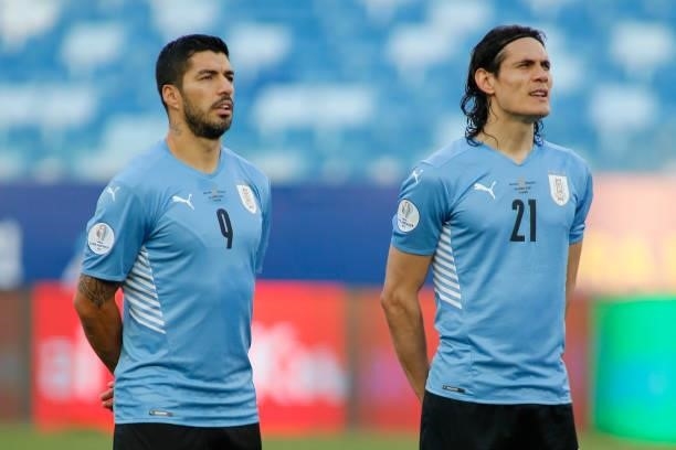 Luis Suarez and Edinson Cavani of Uruguay sing the national anthem prior to a Group A match between Bolivia and Uruguay as part of Copa America...