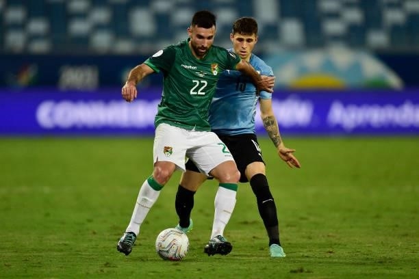 Danny Bejarano of Bolivia fights for the ball with Giovanni Gonzalez of Uruguay during a Group A match between Bolivia and Uruguay as part of Copa...