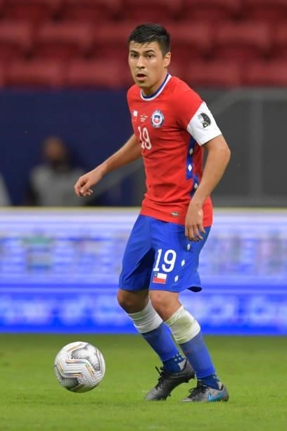 Tomás Alarcón of Chile controls the ball during a Group A match between Chile and Paraguay as part of Copa America Brazil 2021 at Mane Garrincha...