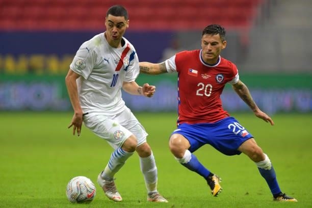 Miguel Almiron of Paraguay fights for the ball with Charles Aránguiz of Chile during a Group A match between Chile and Paraguay as part of Copa...