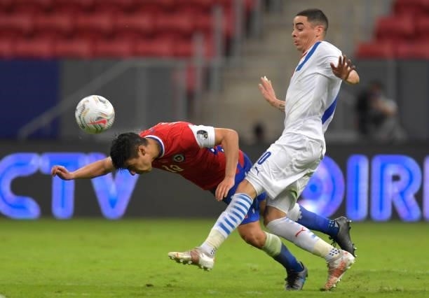 Tomás Alarcón of Chile heads the ball against Miguel Almiron of Paraguay during a Group A match between Chile and Paraguay as part of Copa America...