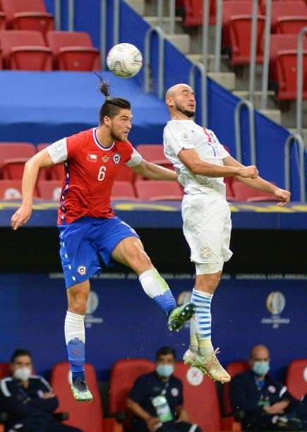 Carlos Gonzalez of Paraguay heads the ball against Francisco Sierralta of Chile during a Group A match between Chile and Paraguay as part of Copa...