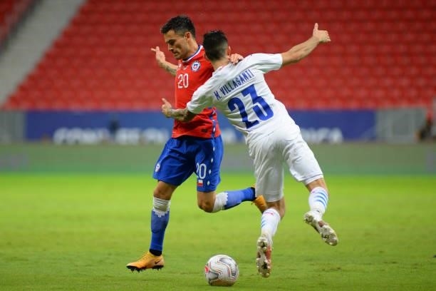 Charles Aránguiz of Chile fights for the ball with Mathias Villasanti of Paraguay during a Group A match between Chile and Paraguay as part of Copa...