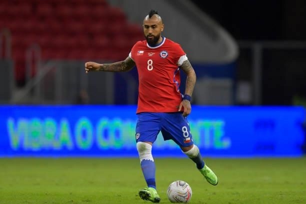 Arturo Vidal of Chile controls the ball during a Group A match between Chile and Paraguay as part of Copa America Brazil 2021 at Mane Garrincha...