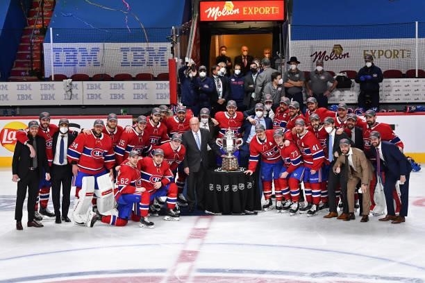 The Montreal Canadiens pose with the Clarence S. Campbell Bowl after defeating the Vegas Golden Knights 3-2 during the first overtime period in Game...