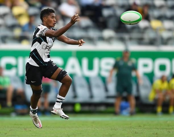 Luisa Titolo of Fiji passes the ball during the Oceania Sevens Challenge match between Fiji and Australia at Queensland Country Bank Stadium on June...