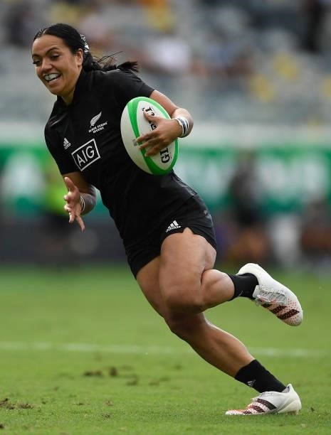 Stacey Waaka of New Zealand runs to score a try during the Oceania Sevens Challenge match between New Zealand and Oceania at Queensland Country Bank...