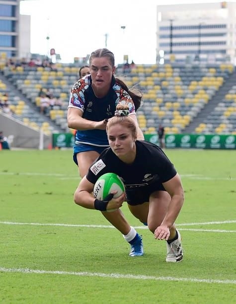 Michaela Blyde of New Zealand scores a try during the Oceania Sevens Challenge match between New Zealand and Oceania at Queensland Country Bank...