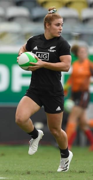 Michaela Blyde of New Zealand runs to score a try during the Oceania Sevens Challenge match between New Zealand and Oceania at Queensland Country...