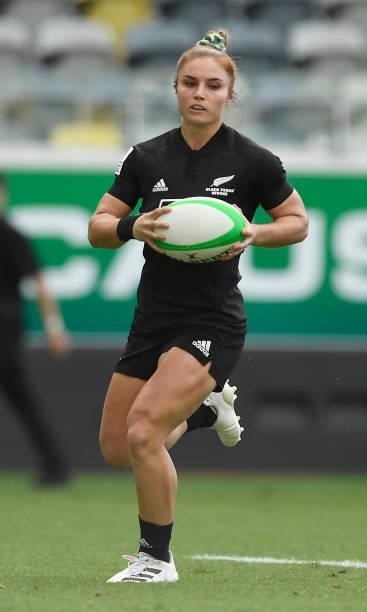 Michaela Blyde of New Zealand runs to score a try during the Oceania Sevens Challenge match between New Zealand and Oceania at Queensland Country...