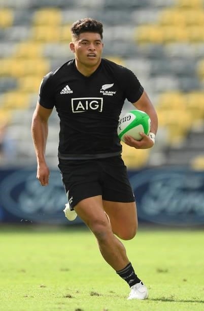 Tone Ng Shiu of New Zealand runs the ball the Oceania Sevens Challenge match between New Zealand and Oceania at Queensland Country Bank Stadium on...
