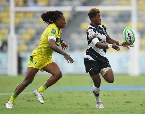 Lavena Cavuru of Fiji passes the ball in front of Ellia Green of Australia during the Oceania Sevens Challenge match between Fiji and Australia at...